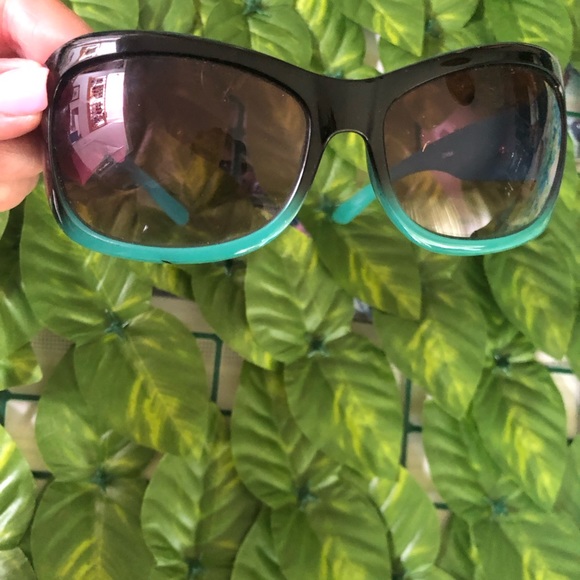 Gorgeous Turquoise Sunglasses with Silver Embellished Sides - Picture 5 of 9